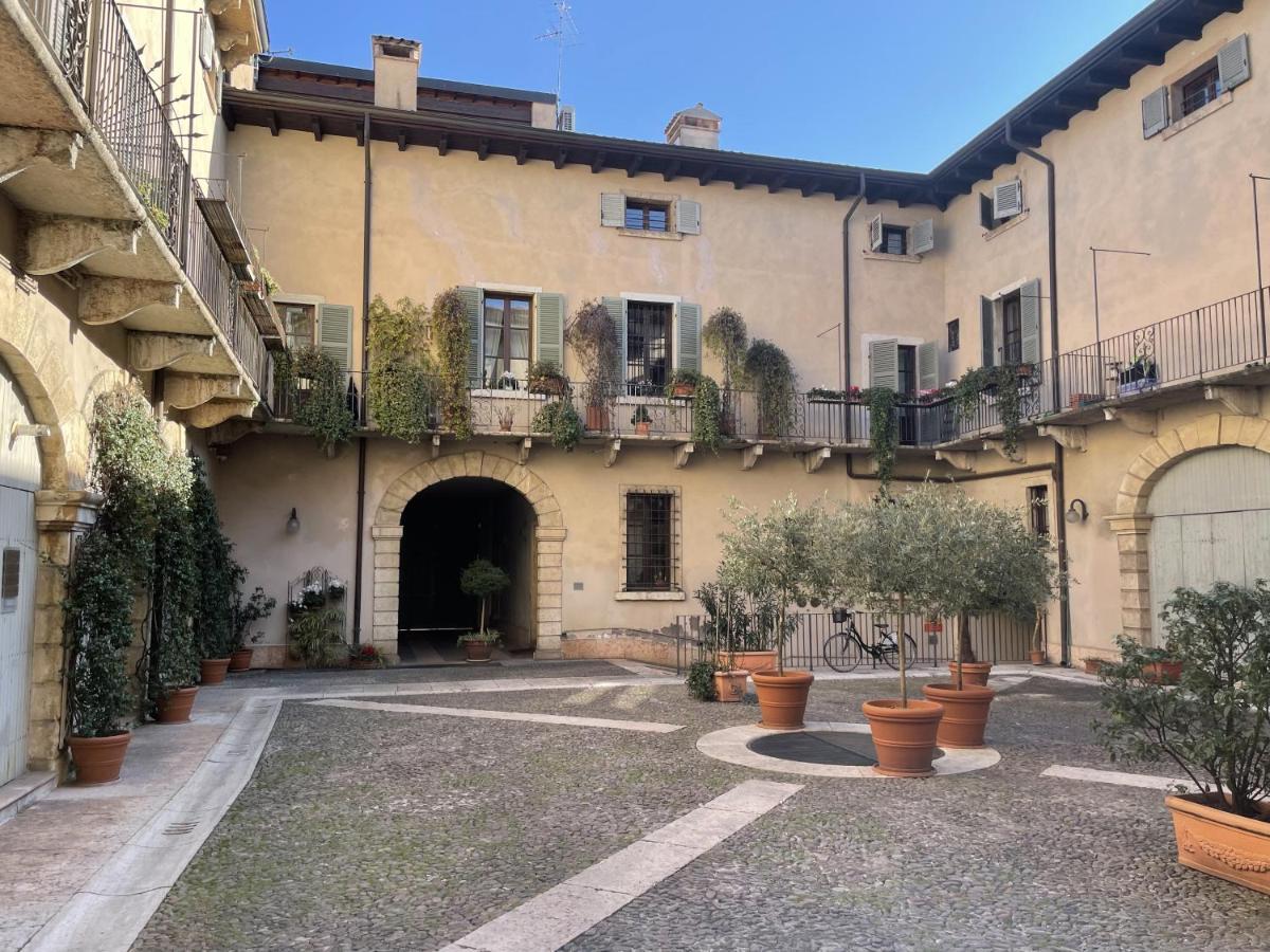 Antiche Colonne Apartment Verona Bagian luar foto